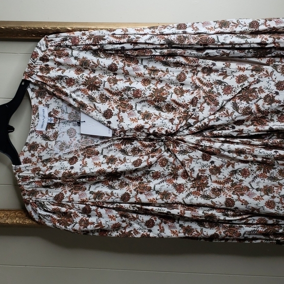 GIBSON Latimer Twist Front Long Sleeve Crepe Floral Dress - Picture 4 of 8